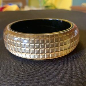 Vintage fishnet gold Lucite bracelet